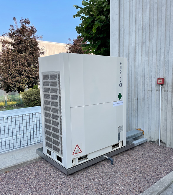 Unità esterna VRF MV6i a pompa di calore Clivet, parte della soluzione installata presso l'azienda De Agnoi.